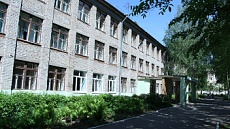 Входная группа Школа № 8.  Воткинское шоссе,  48